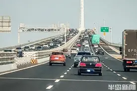 跨海大桥，车流密集！返程小高峰来了图片