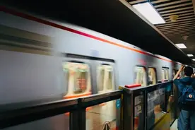 北京地铁八角游乐园站，今起封站！多条公交线路优化图片