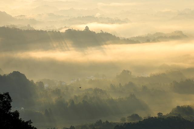 安徽休宁：齐云山晨雾如画