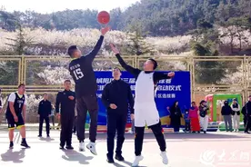 四千亩樱桃花海邂逅硬核“村BA”！  3月29日，来山色峪边吃边看边燃！图片