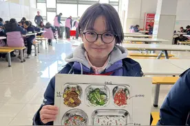 为了让初中生多“干饭”，老师们操碎了心 简直一模一样！常州这所学校1:1复刻学生画出的理想午餐图片