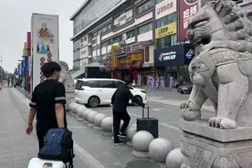 “超级大站”遭遇“超级烦恼”！上海龙阳路交通枢纽，市民叹“走走走煞人”图片