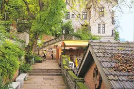 漫行龙门浩老街图片