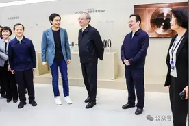 北京市委书记、市长调研走进车展，与雷军现场交流图片