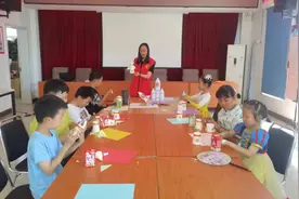 汉沽街道红霞里社区：巧手变废为宝 童心筑梦航天图片