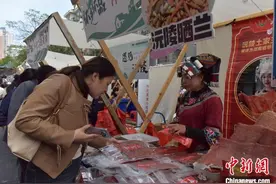 “听劝的”理发师晓华走红 千年古郡湖南沅陵借势引客图片