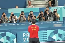 奥运“皓”外丨成为历史第二位乒乓球超级大满贯选手！樊振东用姆巴佩动作庆祝图片