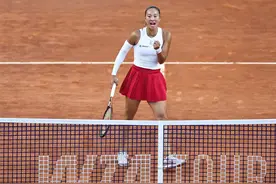 郑钦文2比0横扫弗莱彻，连续三年闯入罗马站16强图片