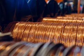 铜价飙升超黄金，空调废品回收价跟着嗨涨，趁着新机未涨，以旧换新快下手吧图片