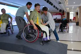 轮椅舞者：以轮为足舞动生命之光图片