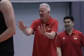 关注 | 中国男排外籍主帅正式亮相 期待男排追上女排 目标晋级洛杉矶奥运会图片