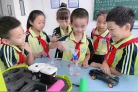 河北邢台：小学生走进大学开眼界图片