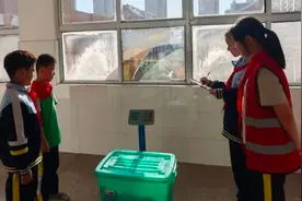 变废为宝，临沂柳青苑小学回收废纸助力环境更美好图片