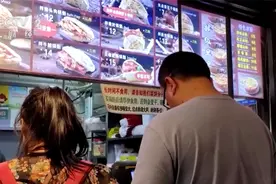 夏日美食点燃“夜经济” 城市“烟火气”中升腾勃勃生机图片