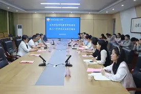 郑州经开八一中学举行安阳师范学院实习就业基地签约授牌仪式图片