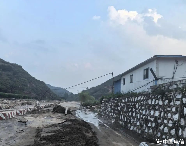 暴雨中的“电信蓝”——中国电信昼夜抢通保定阜平、易县通信“生命线”