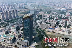 51层1270级台阶 盐城市首届垂直登高赛活力开跑图片