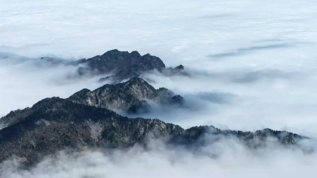 太白山国庆第四天，山上景色宜人，山下热闹非凡