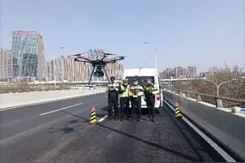 整治高架路随意变道、加塞行为，济南交警开展“空中执法”图片