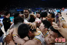 二十载砺剑终成锋 广厦队斩获队史首冠图片