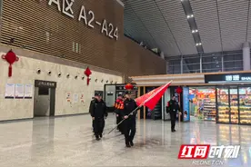 新春走基层丨长沙南站：志愿服务暖人心，护航春运回家路图片