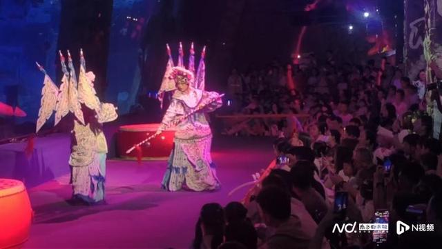 正佳极地海洋世界动物花式过中秋，海象、水豚吃上了月饼大餐