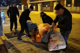 天寒情暖，连云港公安护送受伤老人回家图片