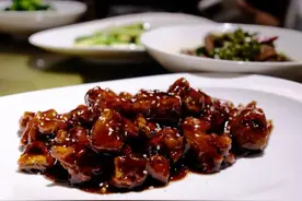 太火爆！每次限量4份，老杭州抢着点！00后老板：我跟老爸一起研发的......图片