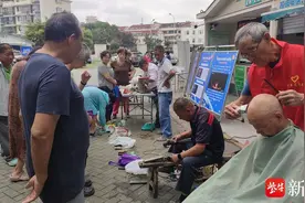 便民服务进社区，构建和谐生活环境图片