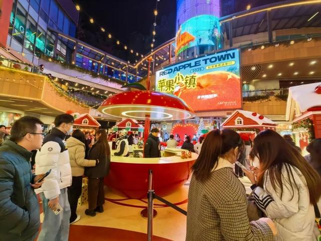 氛围感拉满！金虹桥商场化身“苹果小镇”
