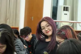 穿越海峡的热线｜“00后”台青沈佳璇的大学生活：女团、单曲和自媒体图片