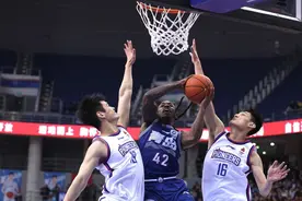 主场“复仇”真挺费劲！青岛男篮加时艰难战胜天津，对手表现赢得尊重图片