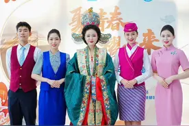 华服邂逅制服！南航青年演绎迎“五四”快闪活动图片