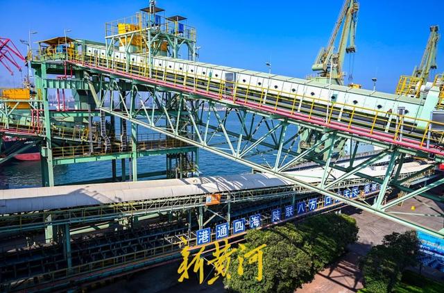 日照港展览馆成工业旅游新地标 全景呈现自动化码头震撼场景
