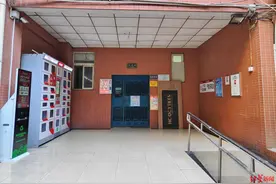 “高龄”电梯想下岗，却遇上业委会换届推进受阻！他们这样解决→图片