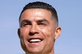 C罗率队向全体中国球迷拜年图片