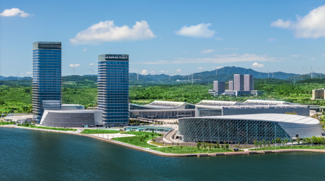 对话威海滨海皇冠假日酒店总经理张伟先生：在山海之间，雕琢有温度的旅居体验