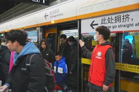 地铁引流助力青岛老城复兴，中山路春节日均客流32万图片