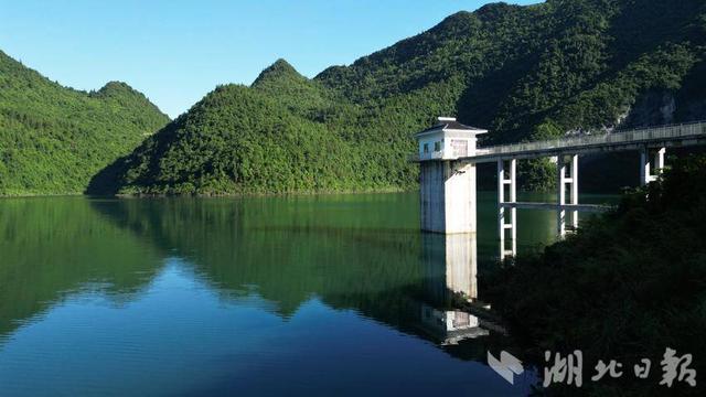 咸丰：山清水秀龙洞湾