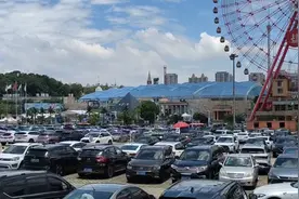 三伏天来了！长沙人不是躲在空调房就是泡在水里，还有人顶着高温在工作图片