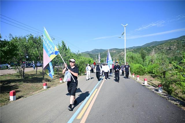 红色健步行