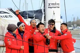 青岛“独臂船长”徐京坤登顶“海上珠峰”图片