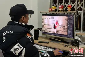 云南边境小城年味新 柴焙咖啡香飘中越图片