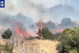 土耳其火灾频发同时却出现罕见“七月飞雪”，不少地方产生积雪，当地人直呼几十年未见图片