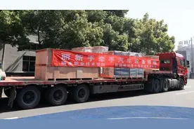 丽水职业技术学院向新疆新和县等地捐赠汽车教学设备图片