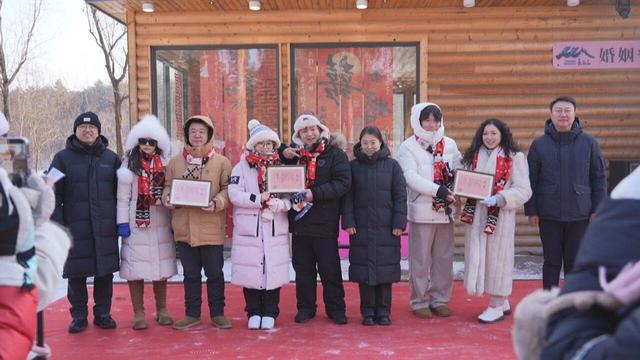 吉林长白山婚姻登记处上线：领证情侣终身免门票游长白山景区，已有20多对情侣完成登记