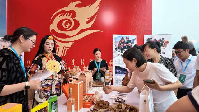 多图直击2025凉山火把节：24.5万人“执火”狂欢