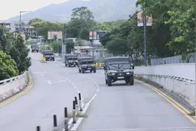 中国人民解放军驻香港部队组织联合巡逻图片