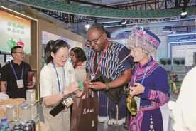茶香阵阵话硒都 织机声声传非遗 恩施民族文化与特色产业成果亮相兰洽会图片