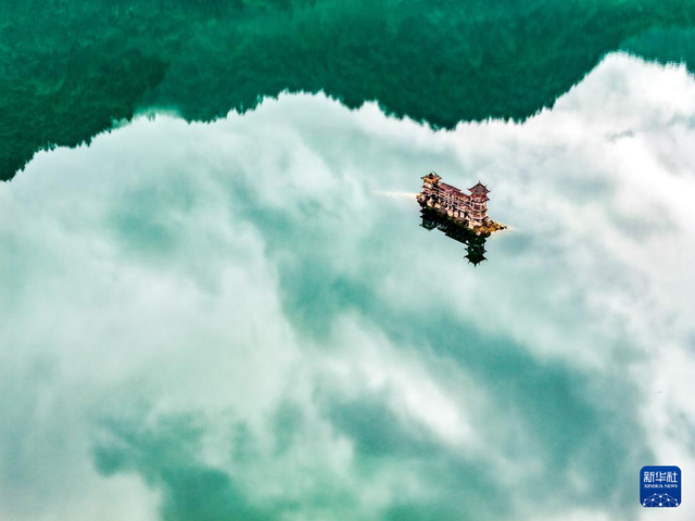 重庆黔江：小南海湿地自然保护区秋景如画